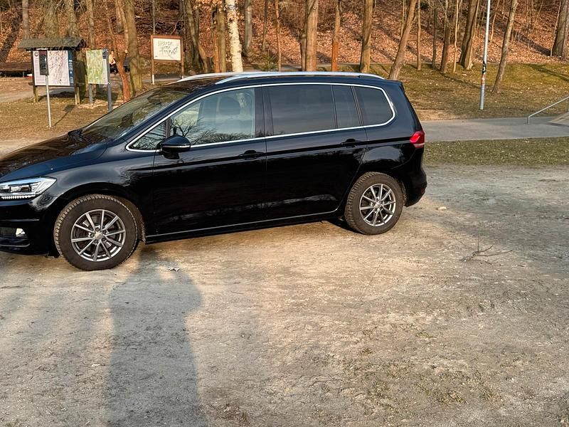 Gebraucht VW Touran Highline 150 PS (110 kW) 2020 Schwarz Van / Kleinbus