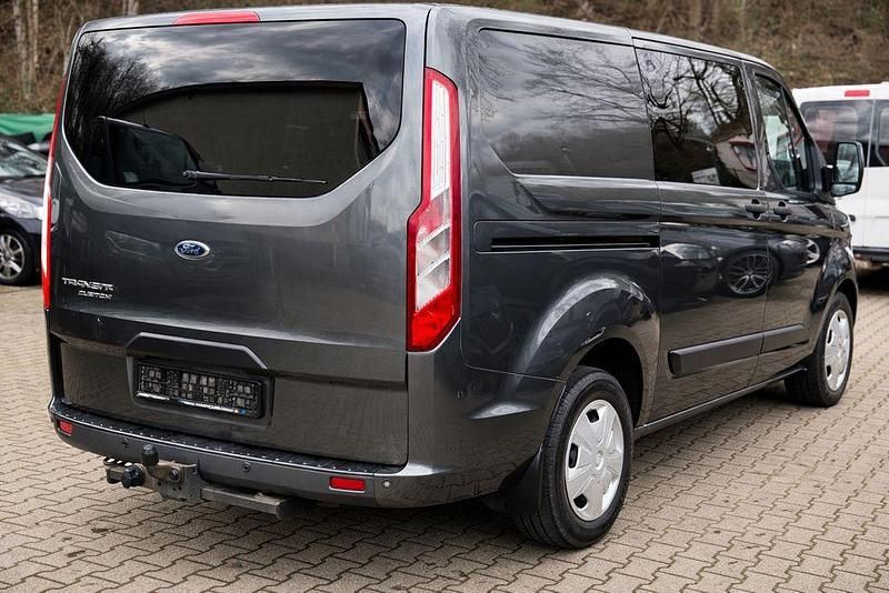 Gebraucht Ford Transit Trend 131 PS (96 kW) 2019 Grau Kombi