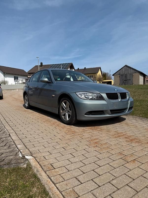 Gebraucht BMW 318 143 PS (105 kW) 2008 Grau Limousine