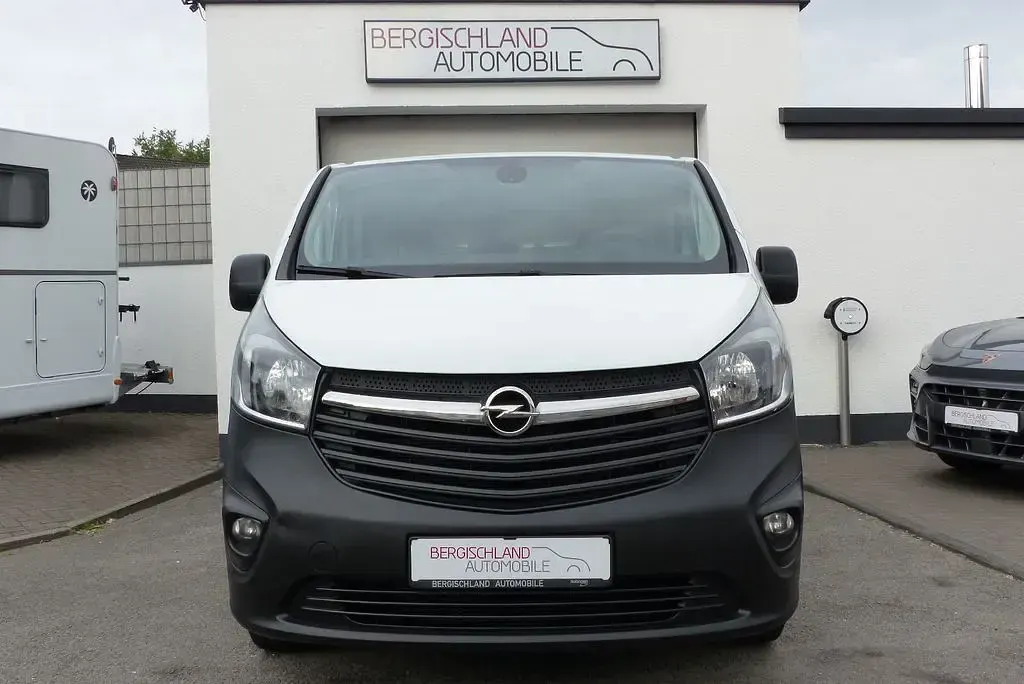 Gebraucht Opel Vivaro 121 PS (88 kW) 2018 Weiß Van / Kleinbus