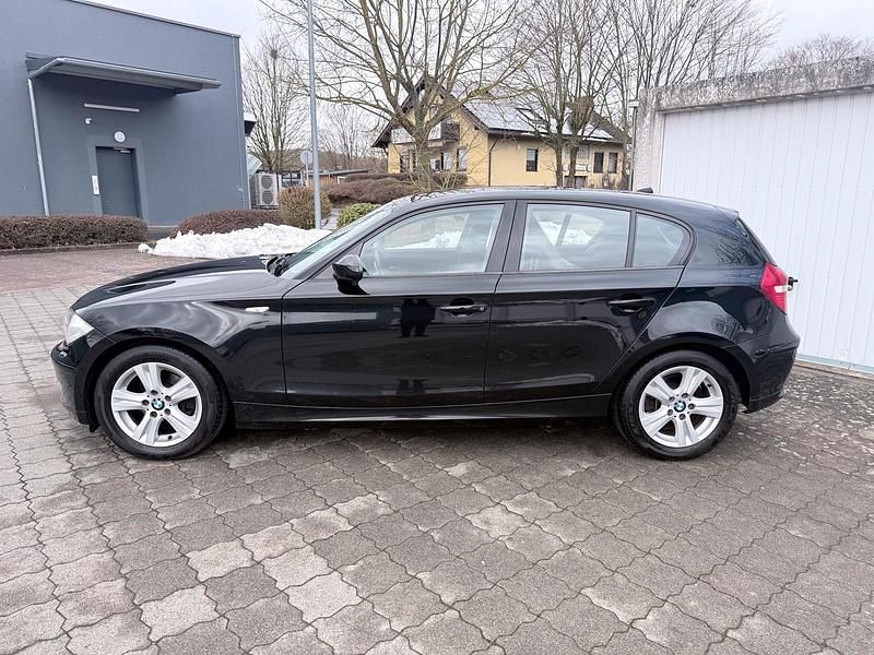 Gebraucht BMW 116 122 PS (89 kW) 2009 Schwarz Kleinwagen