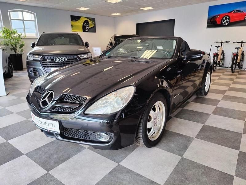 Schwarz Gebraucht 2010 Mercedes SLK200 Cabrio | 6.950 € (Guter Preis) - Bild 1/4