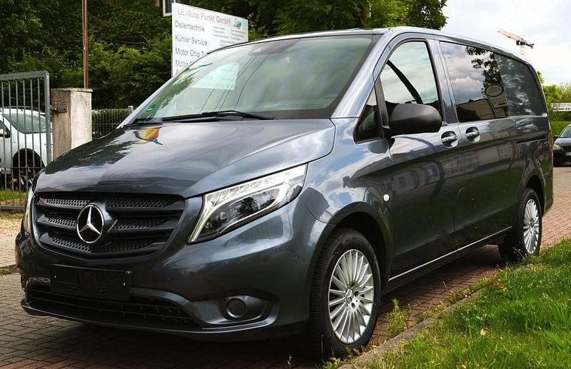 Grau Gebraucht 2019 Mercedes Vito Van / Kleinbus | 19.270 € (Guter Preis) - Bild 1/4