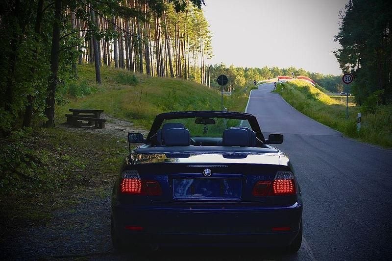 Blau Gebraucht 2004 BMW 320 Cabriolet Performance Cabrio | 12.000 € (Fairer Preis) - Bild 1/4