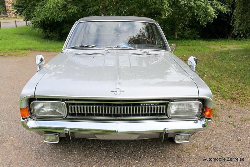 Silber Gebraucht 1967 Opel Commodore Limousine | 13.900 € - Bild 1/4