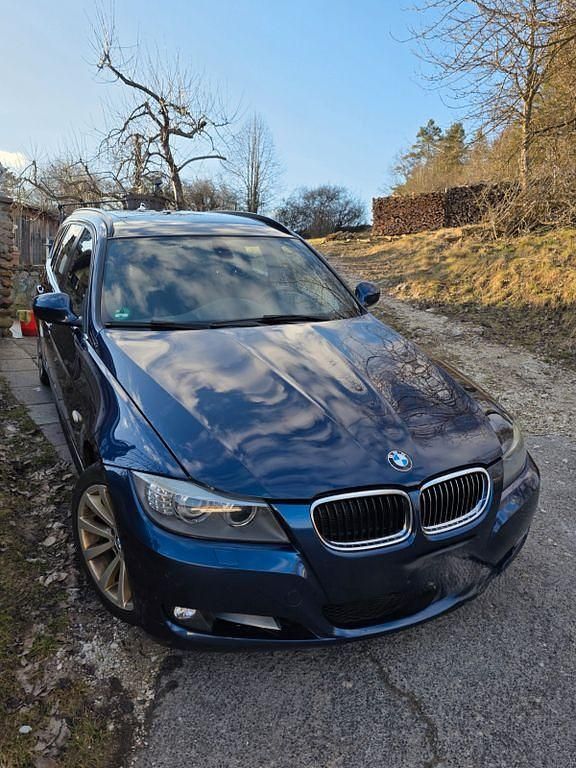 Gebraucht BMW 320 Sport Line 184 PS (135 kW) 2011 Blau Kombi