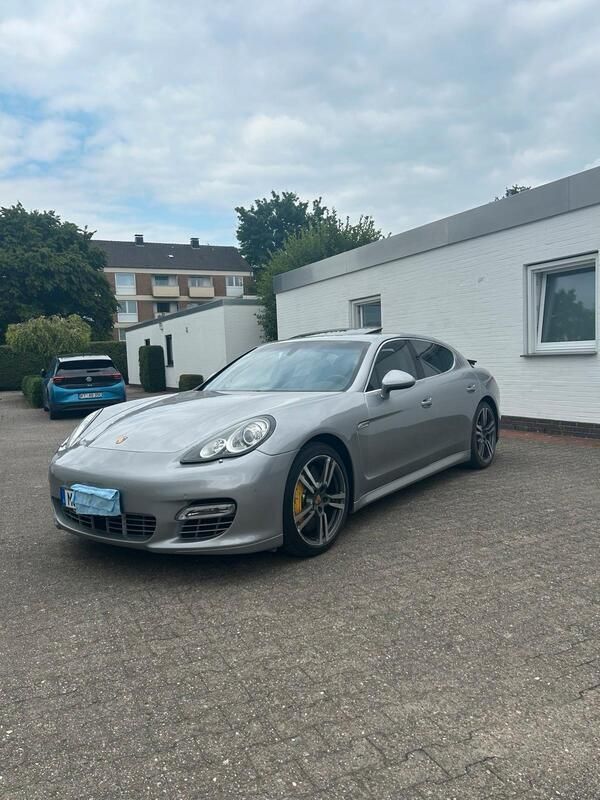 Grau Gebraucht 2011 Porsche Panamera Turbo Sport Limousine | 20.000 € (Fairer Preis) - Bild 1/4