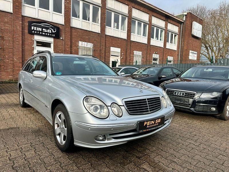 Silber Gebraucht 2005 Mercedes E200 Kombi | 4.900 € (Fairer Preis) - Bild 1/4