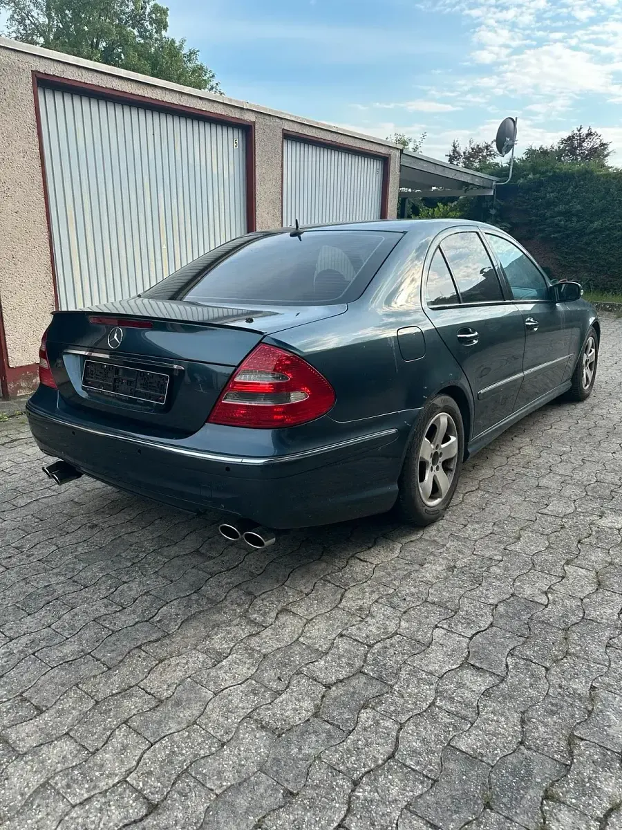 Gebraucht Mercedes E500 306 PS (225 kW) 2002 Andere farben Limousine