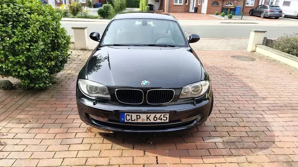 Gebraucht BMW 116 Lifestyle 122 PS (89 kW) 2011 Schwarz Kleinwagen