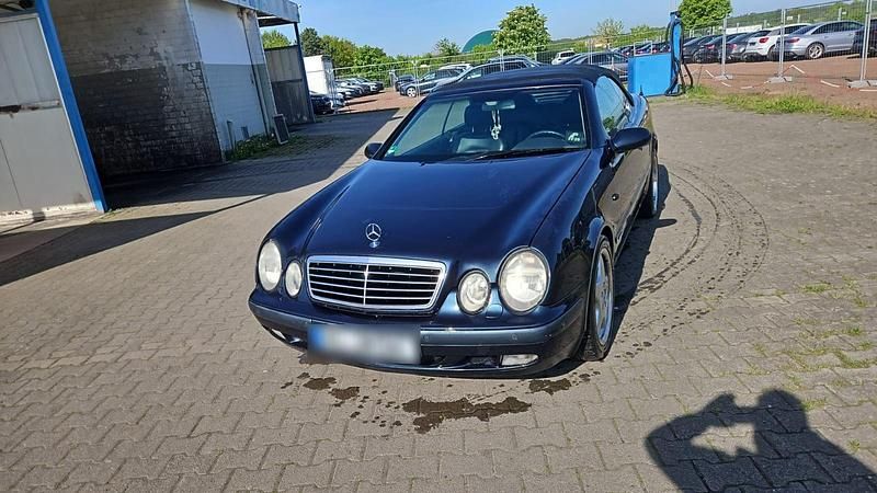 Gebraucht Mercedes CLK320 248 PS (182 kW) 2000 Blau Cabrio