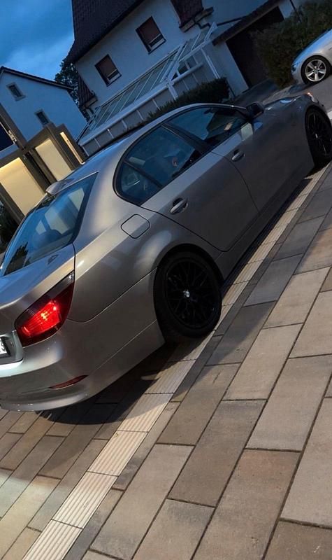Gebraucht BMW 525 218 PS (160 kW) 2005 Silber Limousine
