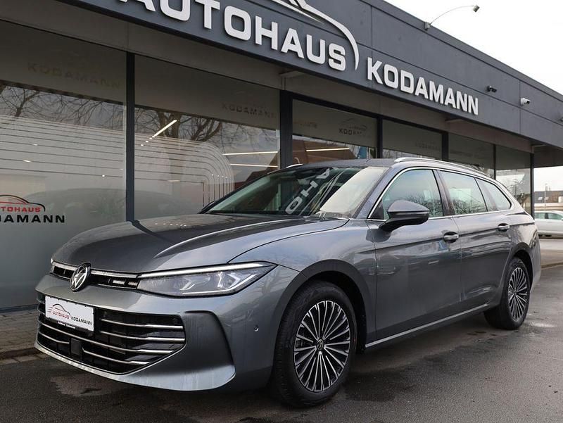 Gebraucht VW Passat 150 PS (110 kW) 2025 Grau Kombi