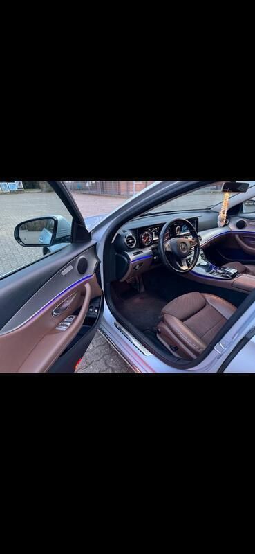 Silber Gebraucht 2018 Mercedes E300 Kombi | 19.500 € (Fairer Preis) - Bild 1/4