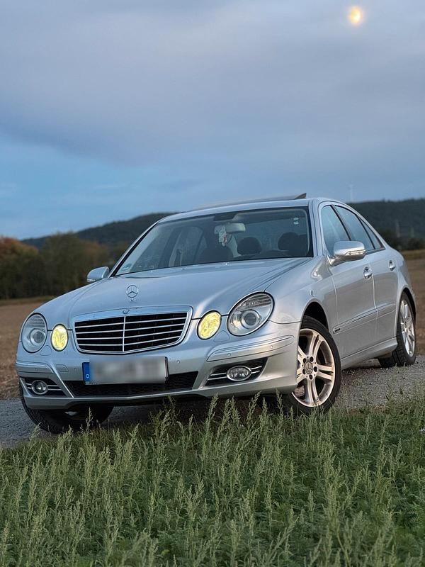 Silber Gebraucht 2007 Mercedes E280 Avantgarde Limousine | 5.500 € (Fairer Preis) - Bild 1/4