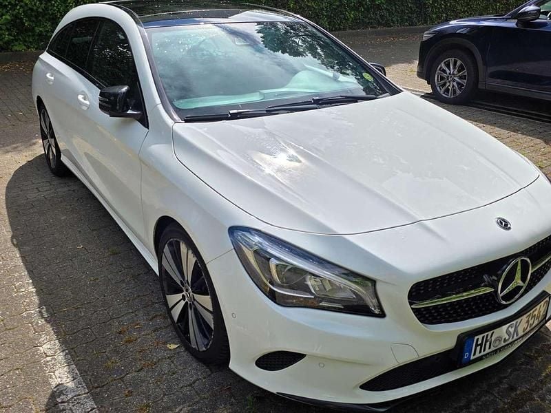 Weiß Gebraucht 2019 Mercedes CLA200 Shooting Brake Kombi | 22.000 € (Guter Preis) - Bild 1/4