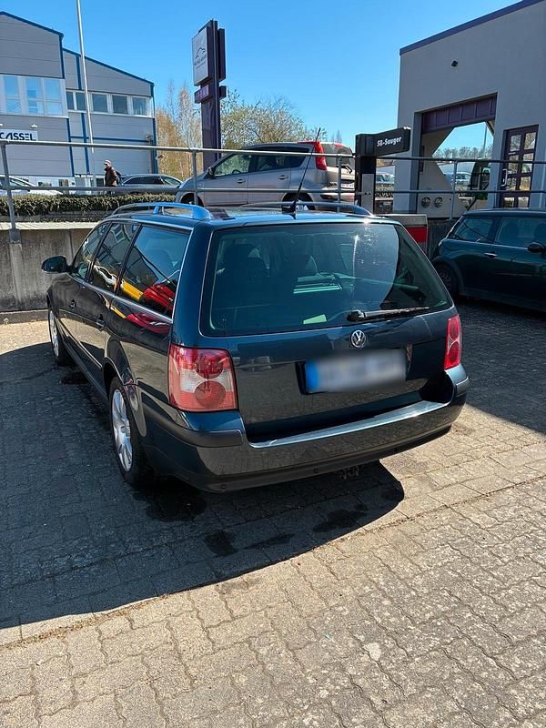 Second-hand VW Passat 130 CP (95 kW) 2004 Albastru Break