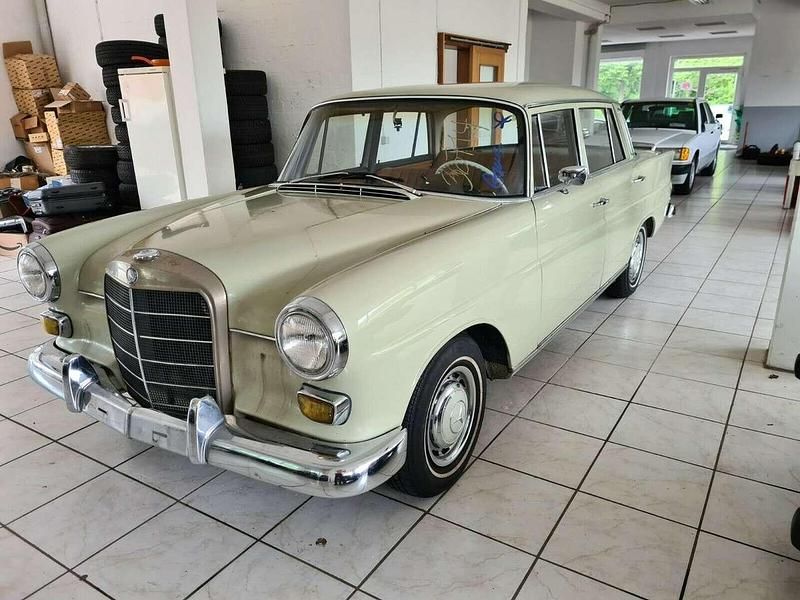 Second-hand Mercedes 200 95 CP (69 kW) 1966 Gri Berlinǎ