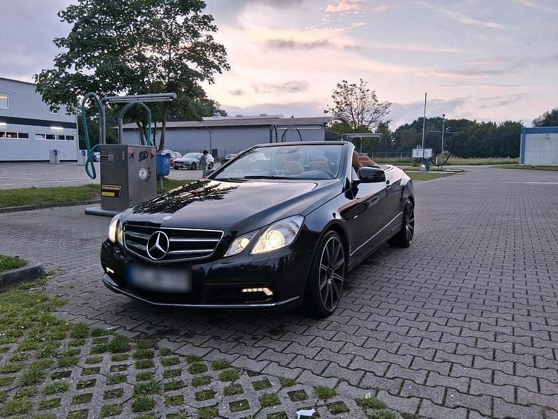 Schwarz Gebraucht 2010 Mercedes E350 Cabrio | 16.600 € (Teuer) - Bild 1/4