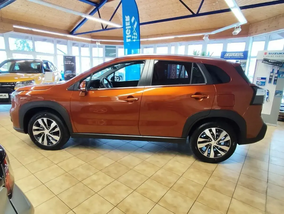Neu Suzuki SX4 S-Cross Comfort+ 116 PS (85 kW) 2026 Canyon brown pearl metallic SUV