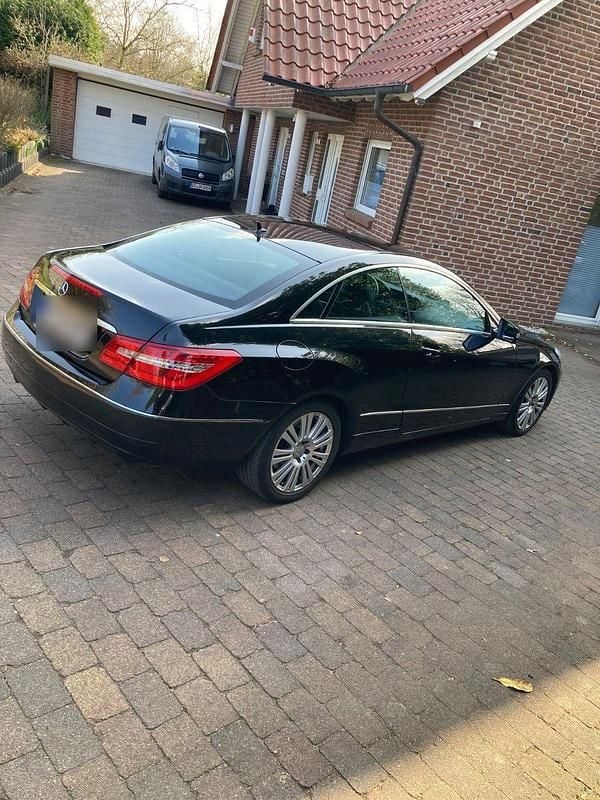 Gebraucht Mercedes E220 170 PS (125 kW) 2013 Schwarz Coupé