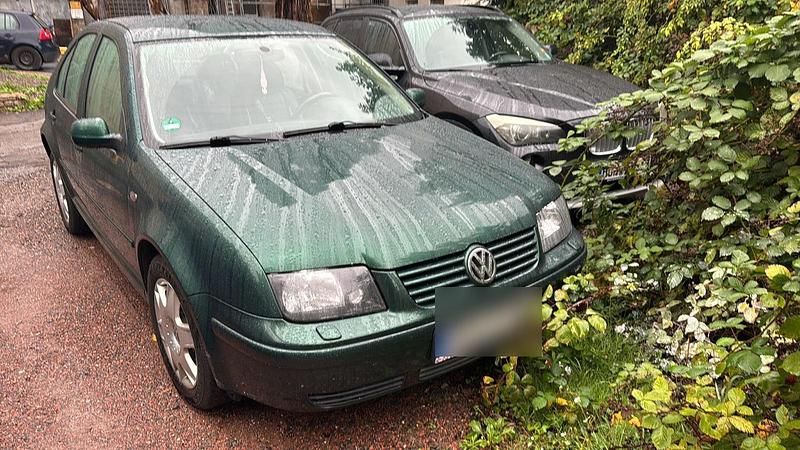 Grün Gebraucht 2000 VW Bora Limousine | 3.100 € (Etwas zu teuer) - Bild 1/4
