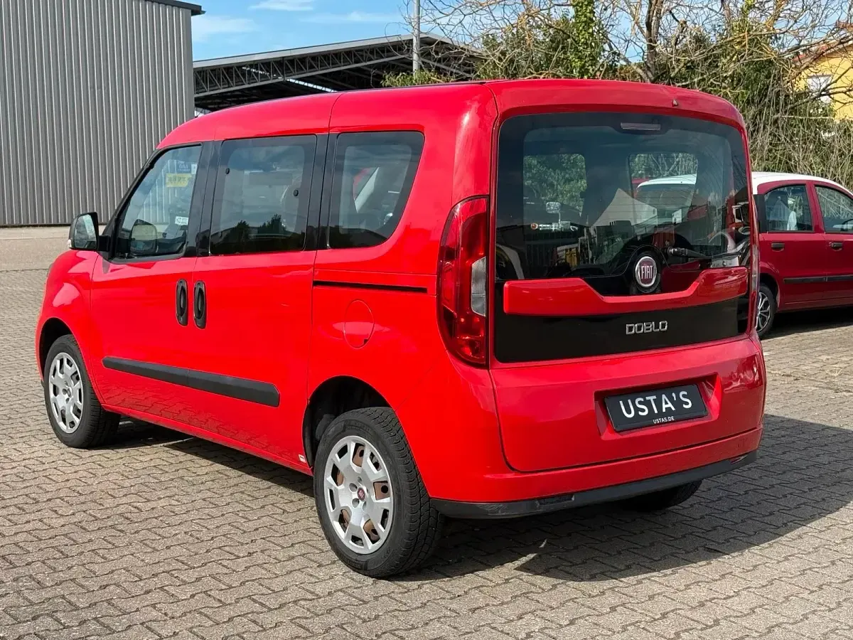 Gebraucht Fiat Doblò 95 PS (69 kW) 2015 Rot Van / Kleinbus