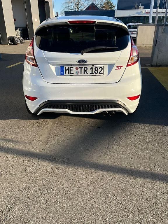 Gebraucht Ford Fiesta ST 182 PS (133 kW) 2016 Weiß Kleinwagen