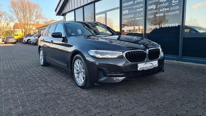 Gebraucht BMW 520 190 PS (139 kW) 2022 Grau Limousine