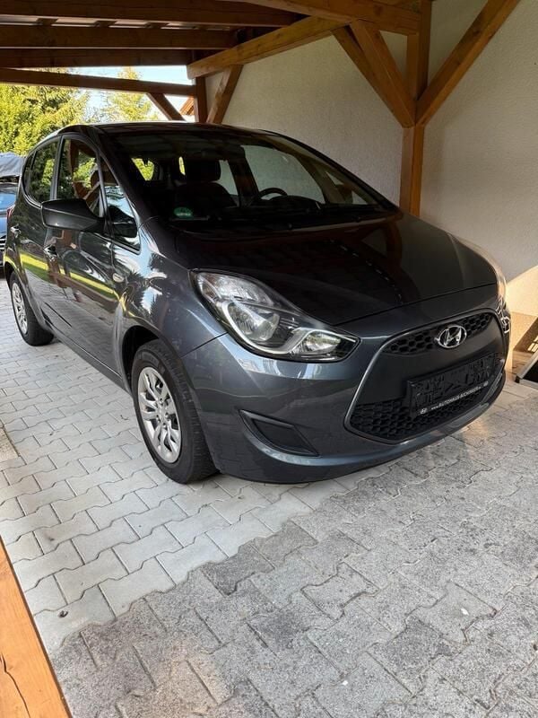 Grau Gebraucht 2015 Hyundai ix20 Van / Kleinbus | 5.000 € (Superpreis) - Bild 1/4