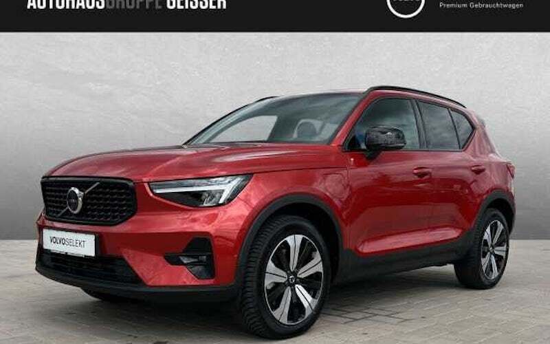 Rot Gebraucht 2023 Volvo XC40 Plus SUV | 47.750 € - Bild 1/4