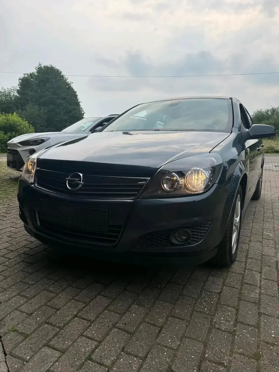 Gebraucht Opel Astra 116 PS (85 kW) 2008 Blau Kleinwagen