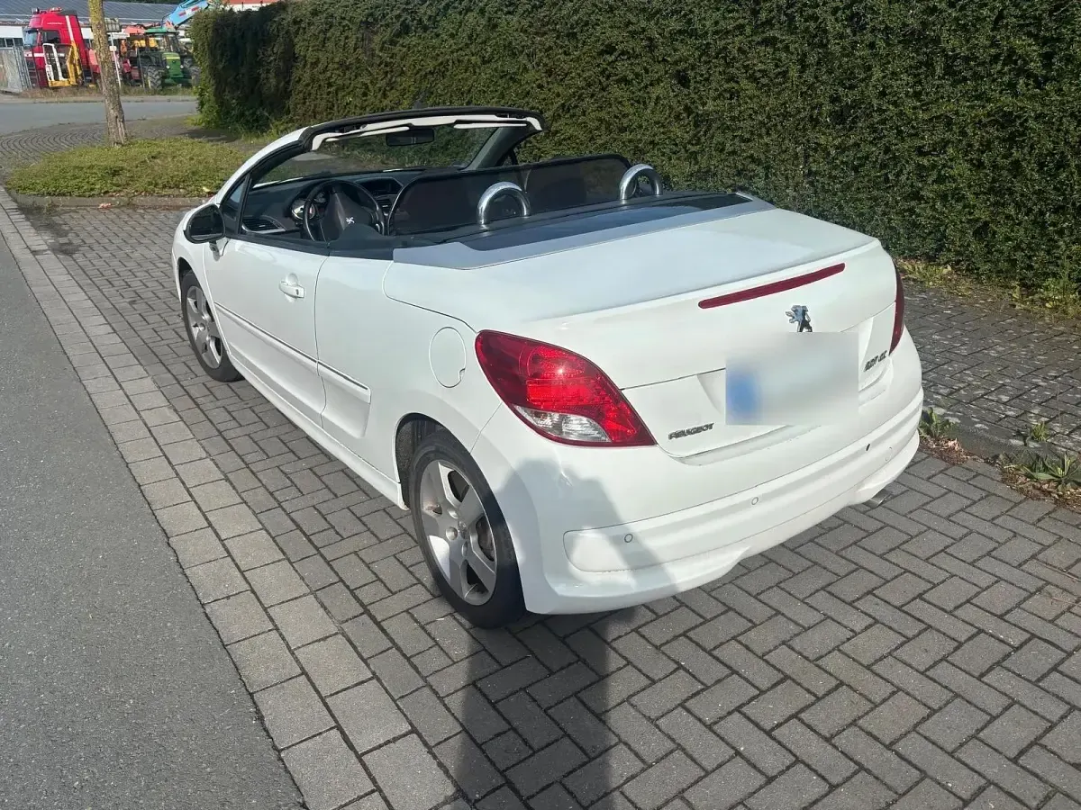 Gebraucht Peugeot 207 CC 109 PS (80 kW) 2009 Weiß Cabrio