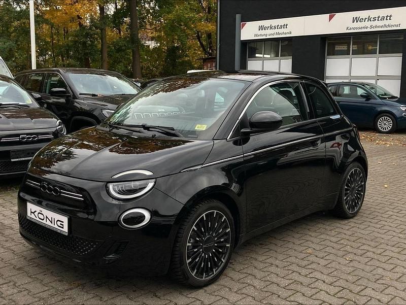 Schwarz Gebraucht 2023 Fiat 500e Kleinwagen | 24.999 € (Teuer) - Bild 1/4