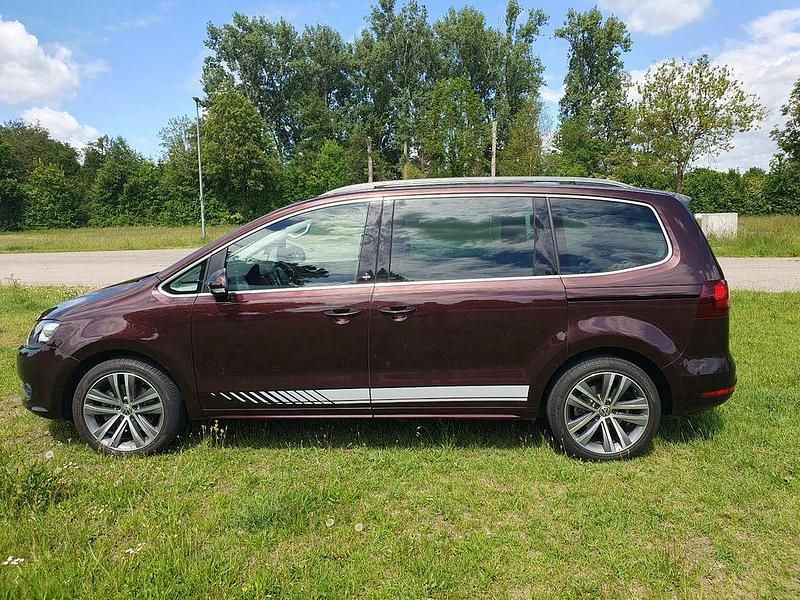 Rot Gebraucht 2018 VW Sharan Sound Van / Kleinbus | 29.950 € (Etwas zu teuer) - Bild 1/4