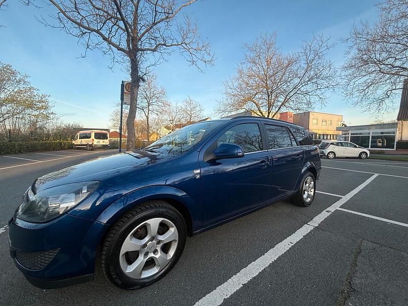 Gebraucht Opel Astra 110 PS (80 kW) 2010 Blau Kombi