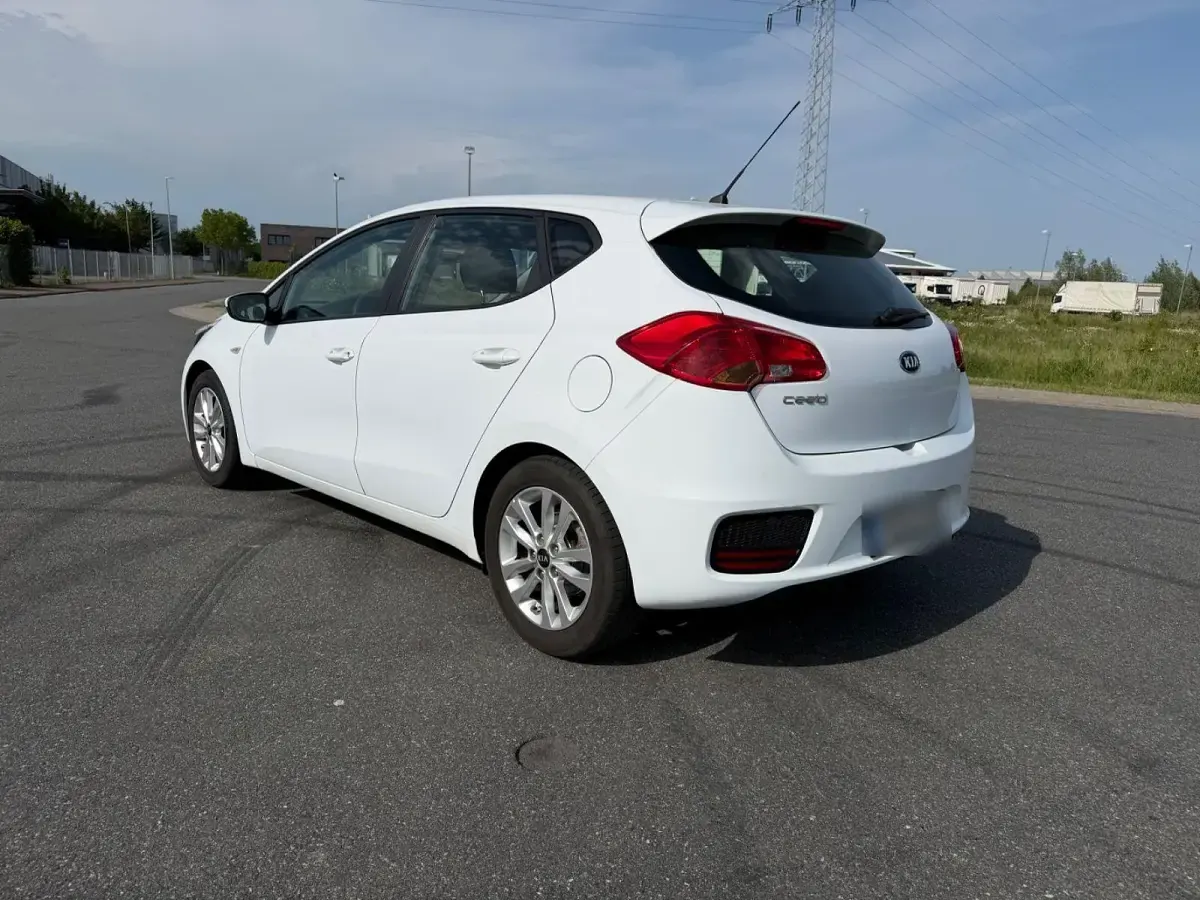 Gebraucht Kia Ceed 101 PS (74 kW) 2017 Weiß Kleinwagen