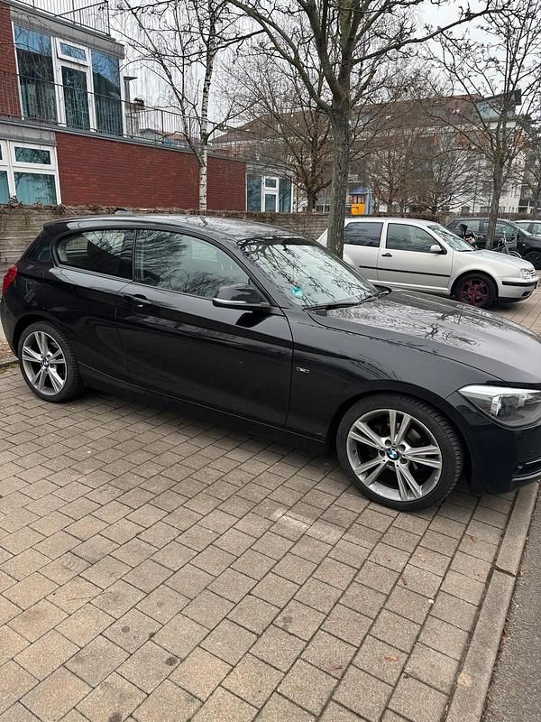 Schwarz Gebraucht 2016 BMW 116 Sport Line Kleinwagen | 5.000 € (Superpreis) - Bild 1/4