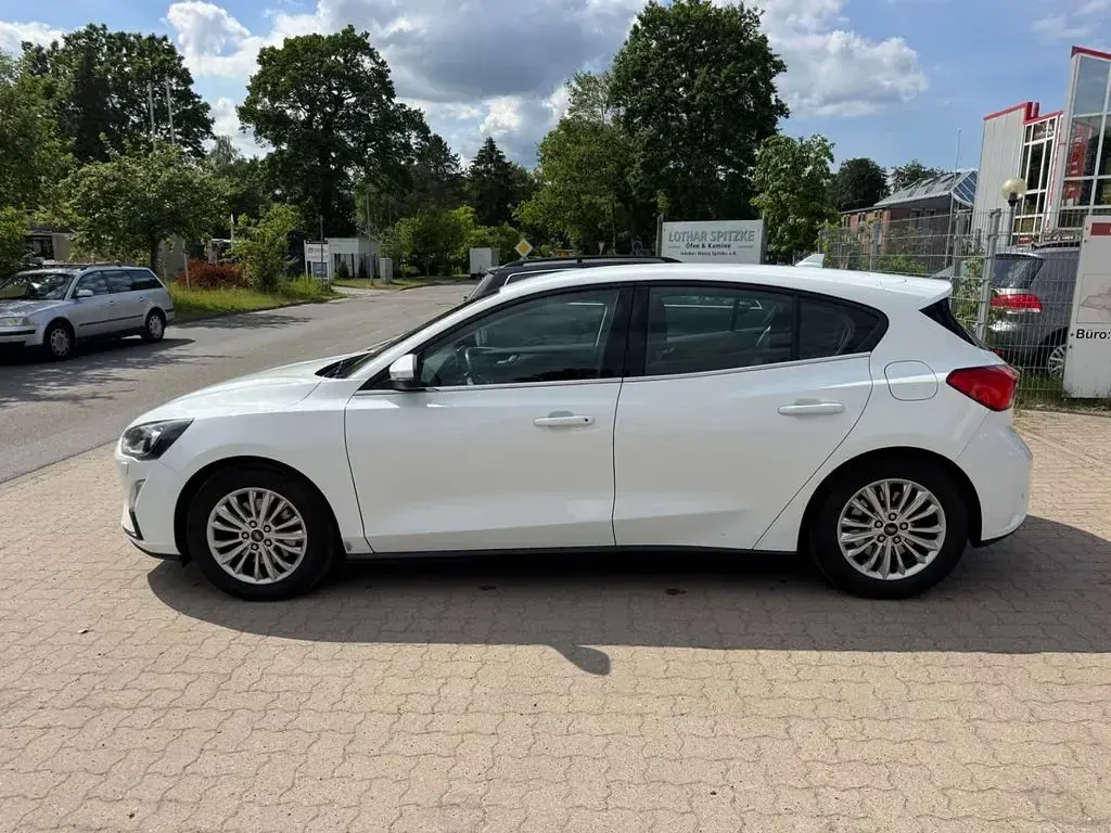 Gebraucht Ford Focus Titanium 150 PS (110 kW) 2019 Frostweiß Limousine