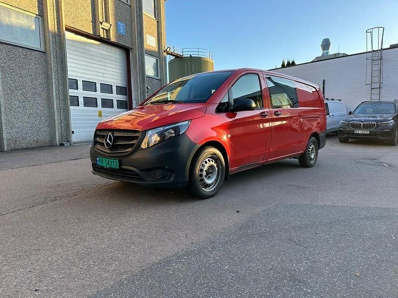 Rot Gebraucht 2019 Mercedes Vito Van | 10.750 € - Bild 1/4