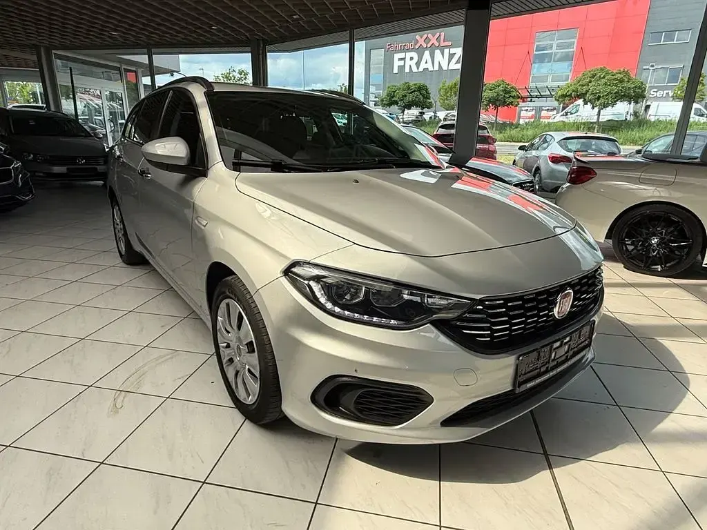 Gebraucht Fiat Tipo Easy 95 PS (69 kW) 2019 Grau Limousine
