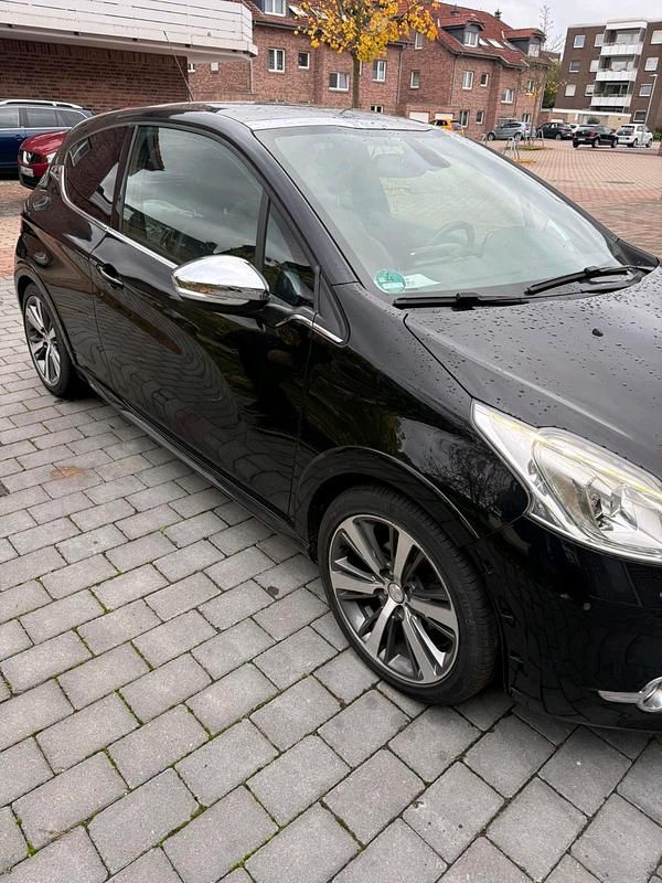 Gebraucht Peugeot 208 120 PS (88 kW) 2014 Schwarz Kleinwagen