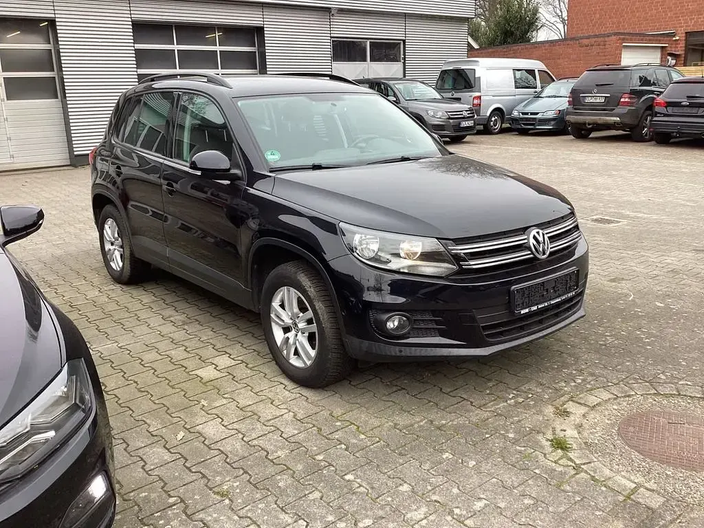 Gebraucht VW Tiguan Trendline 122 PS (89 kW) 2015 Schwarz SUV