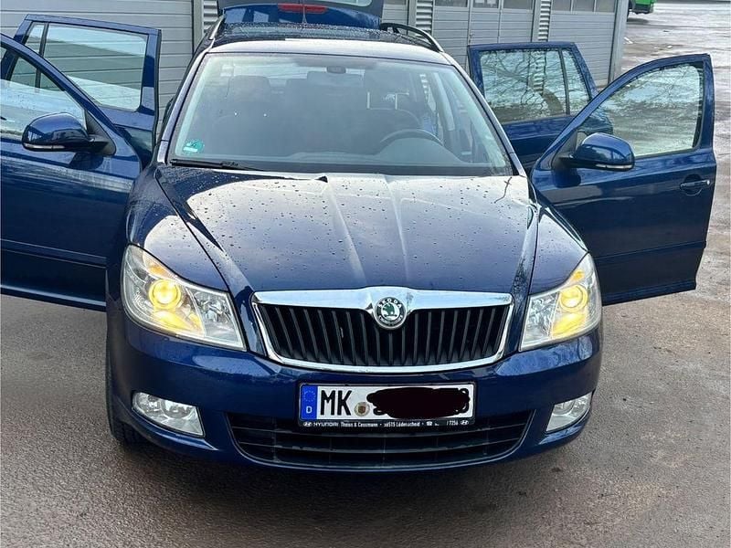Blau Gebraucht 2010 Skoda Octavia Ambiente Kombi | 5.000 € (Superpreis) - Bild 1/4