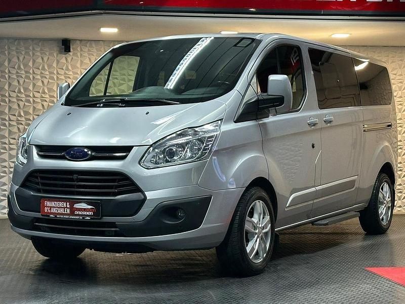 Gebraucht Ford Tourneo Titanium 170 PS (125 kW) 2018 Silber Van / Kleinbus