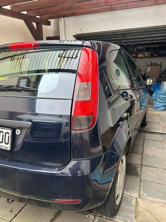 Gebraucht Ford Fiesta Ambiente 69 PS (50 kW) 2005 Blau Kleinwagen
