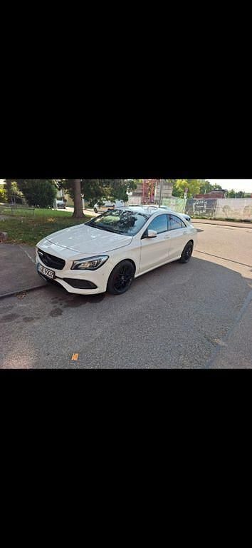 Weiß Gebraucht 2016 Mercedes CLA180 Limousine | 17.950 € (Fairer Preis) - Bild 1/4
