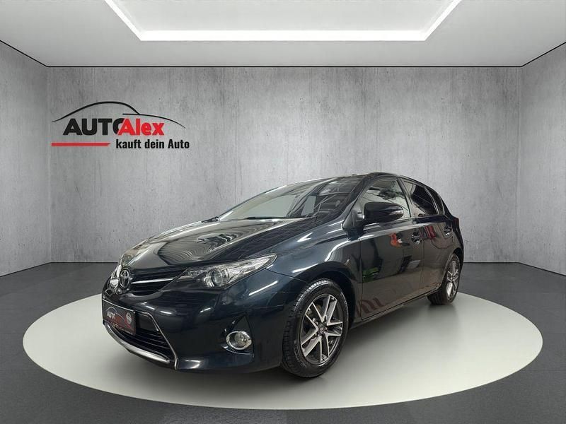 Titaniumblau mica metallic Gebraucht 2015 Toyota Auris Comfort Limousine | 7.500 € (Guter Preis) - Bild 1/4
