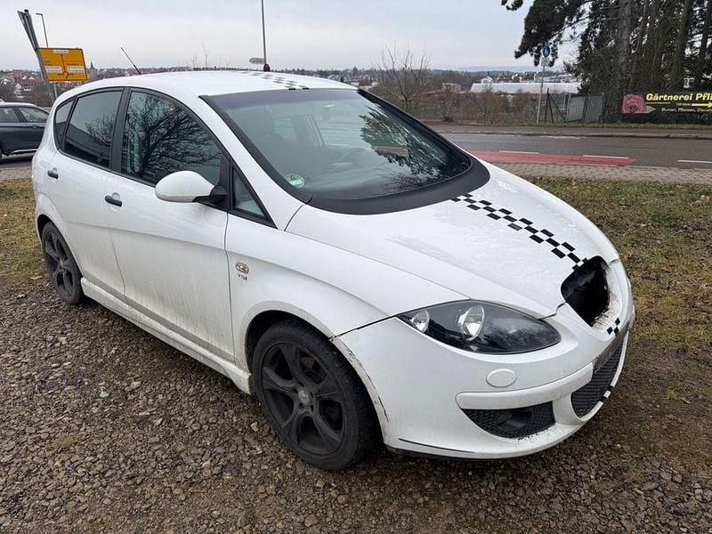 Weiß Gebraucht 2009 Seat Altea Sport Van / Kleinbus | 650 € - Bild 1/4