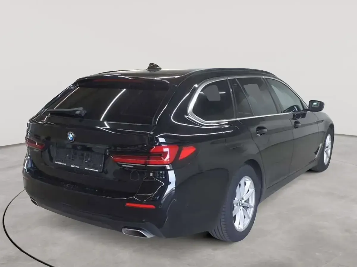 Gebraucht BMW 520 Sport Line 190 PS (139 kW) 2024 Schwarz uni Kombi